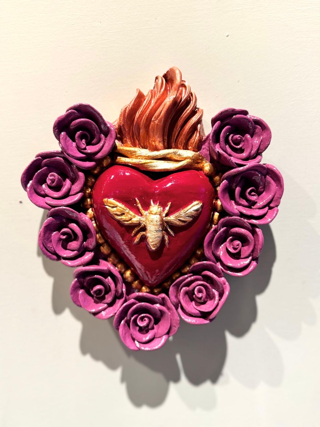 CUORE IN ARGILLA BORGOGNA APE